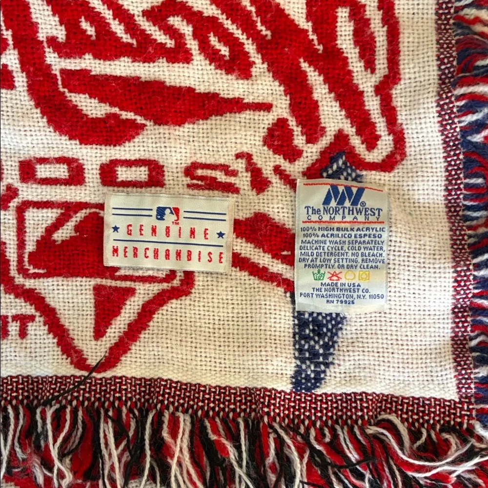 New York Yankees World Champions 2000 Red & Navy Throw Blanket - Picture 4 of 4